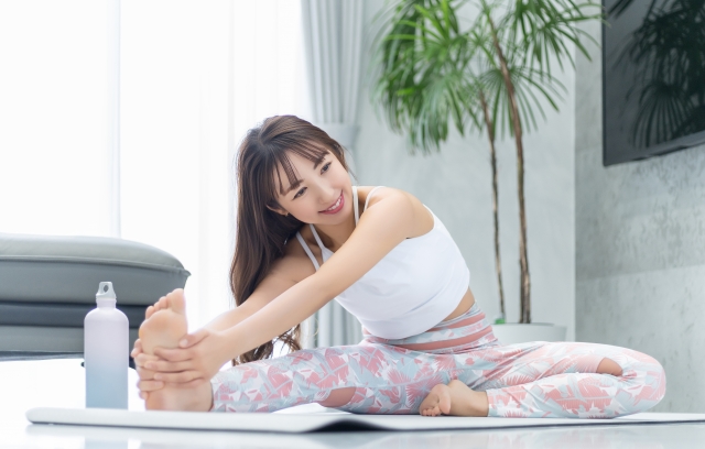 簡単おうちヨガ！ウェーブストレッチリングの効果的な使い方を紹介